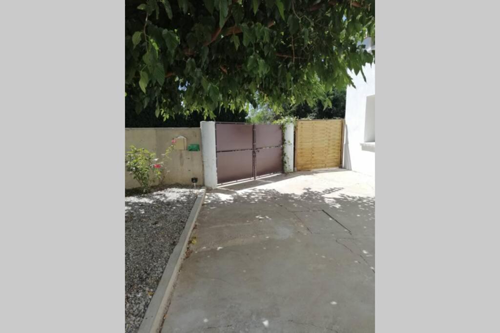 Charmant Appartement Avec Terrasse Pont-de-l'Isere Екстер'єр фото