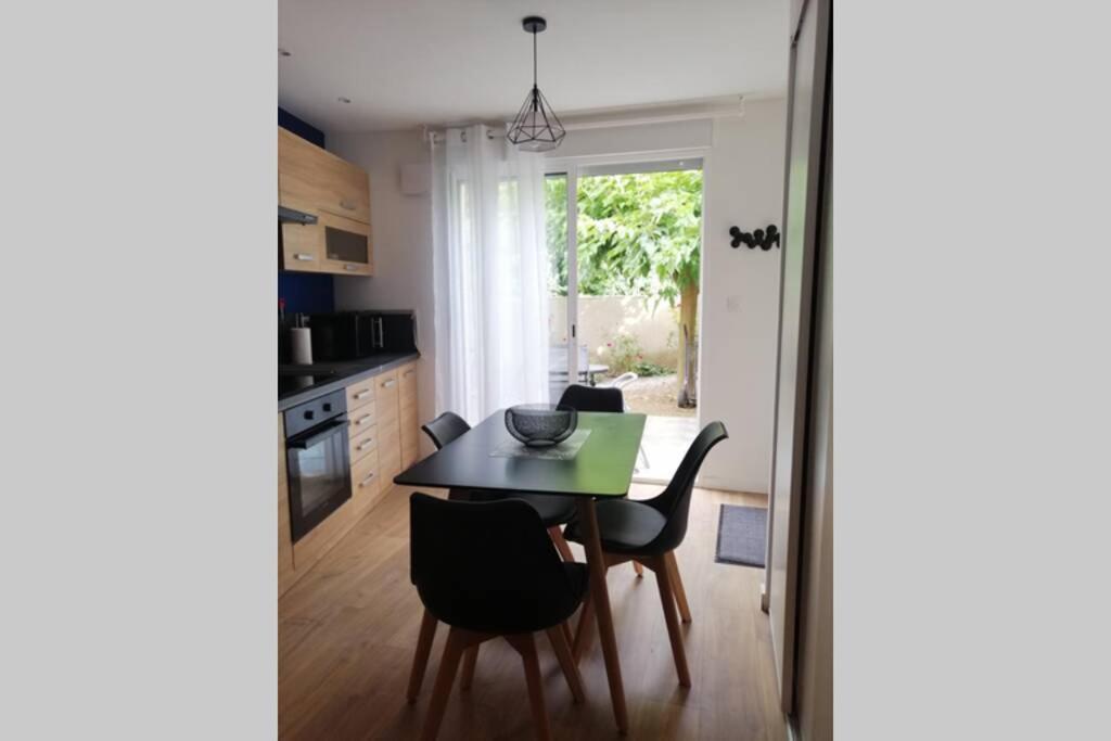 Charmant Appartement Avec Terrasse Pont-de-l'Isere Екстер'єр фото